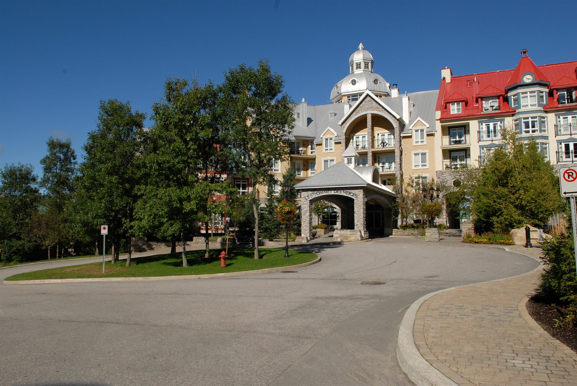 Sommet Des Neiges Hotel Монт-Тремблант Екстериор снимка